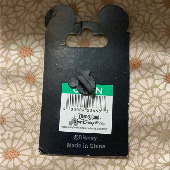New with cardboard tag Disney S pin Mickey - Picture 2 of 3